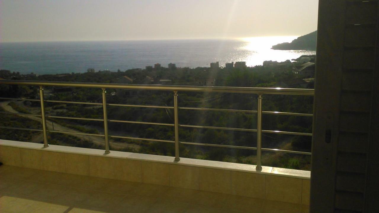 Marika'S Apartments Himare Exteriör bild